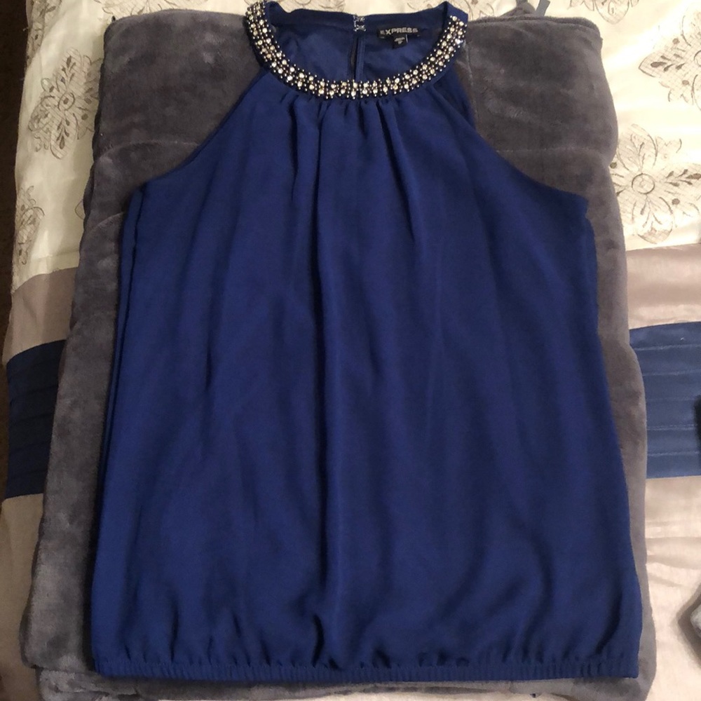 High neck flowy tank with a detailed collar